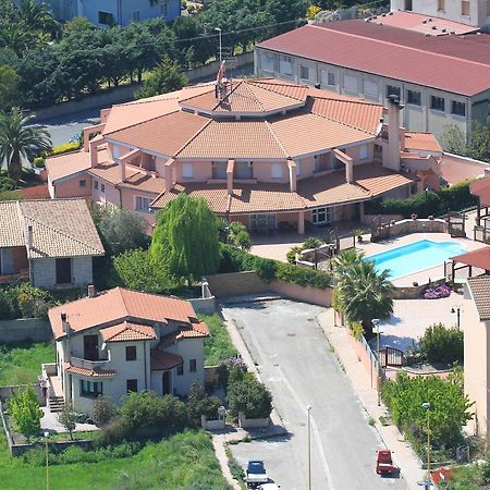 Hotel Il Cavallino Rosso Thiesi Exterior foto